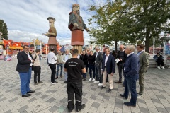 Treffpunkt vor dem Blumenrad